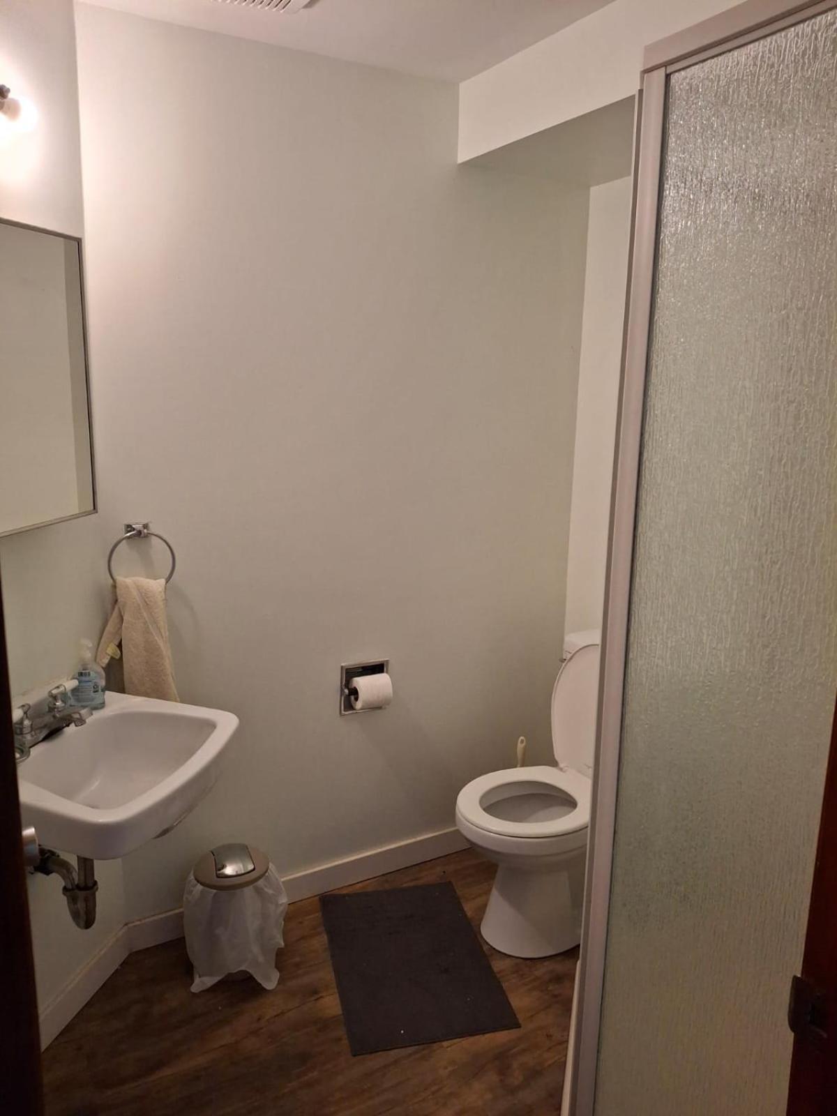 Two Bedroom Walkout Basement By Southgate Center Edmonton, Close To Lrt & U Of A! Apartment Edmonton