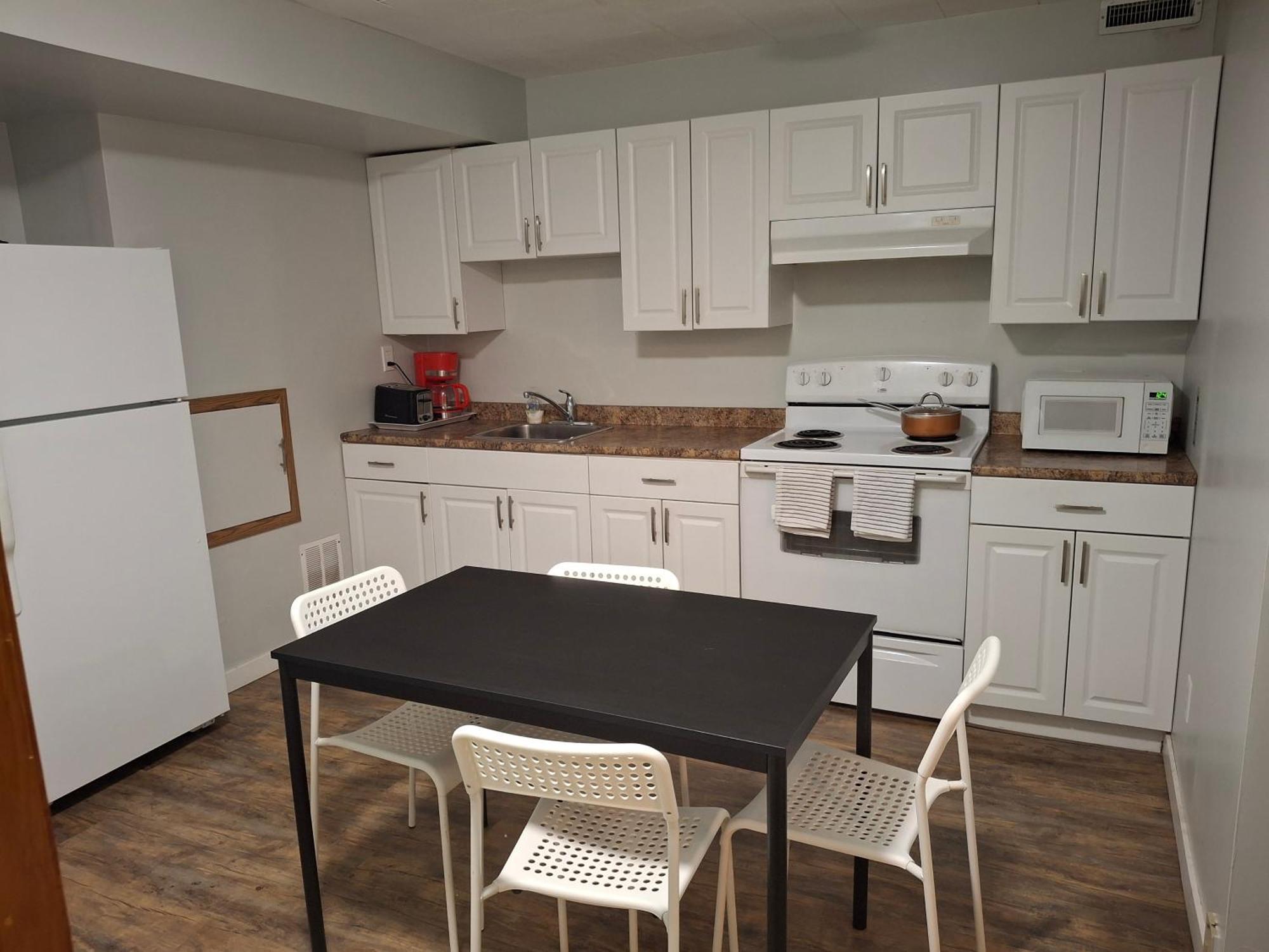 Two Bedroom Walkout Basement By Southgate Center Edmonton, Close To Lrt & U Of A! Apartment