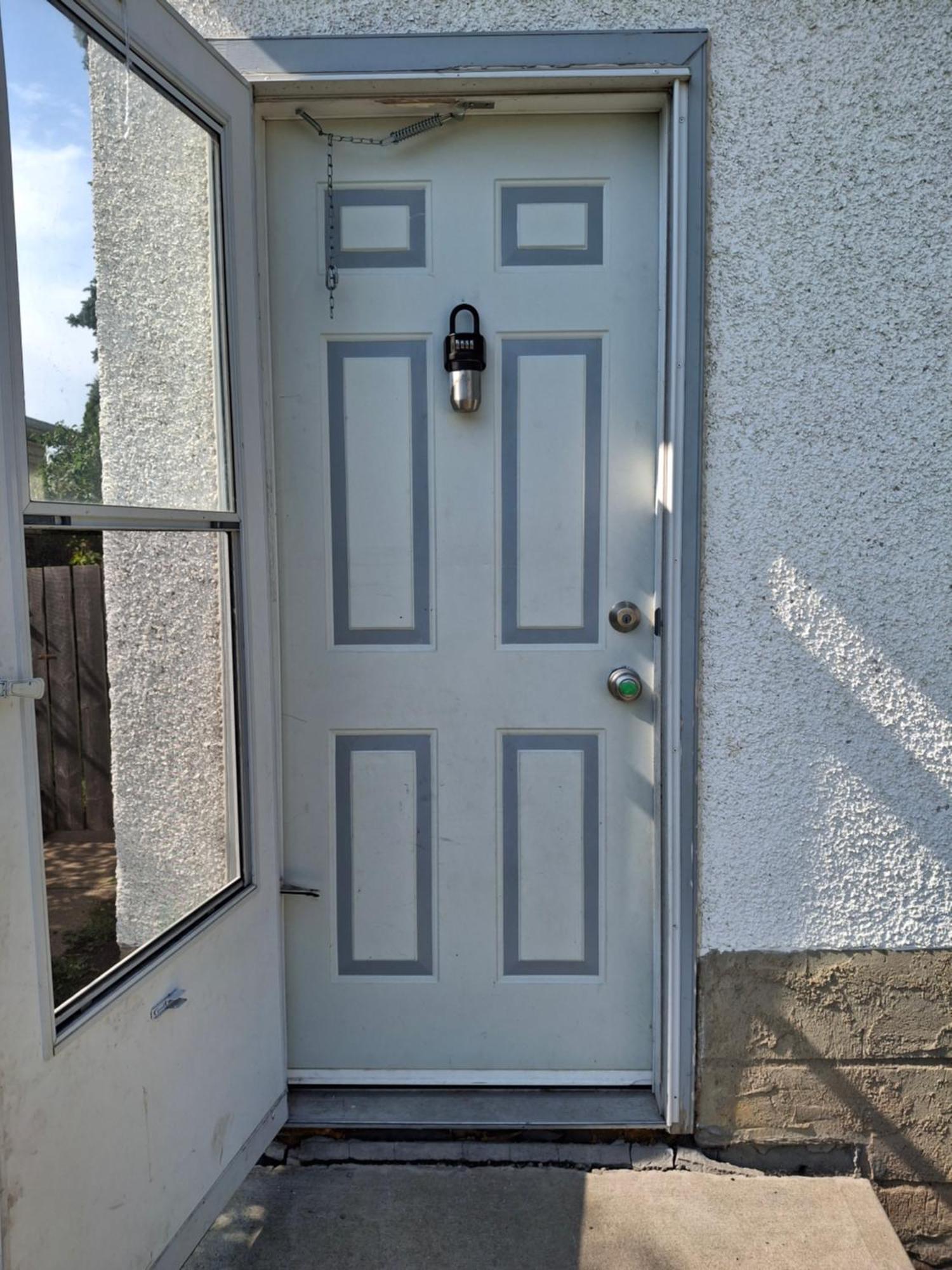 Two Bedroom Walkout Basement By Southgate Center Edmonton, Close To Lrt & U Of A! Edmonton