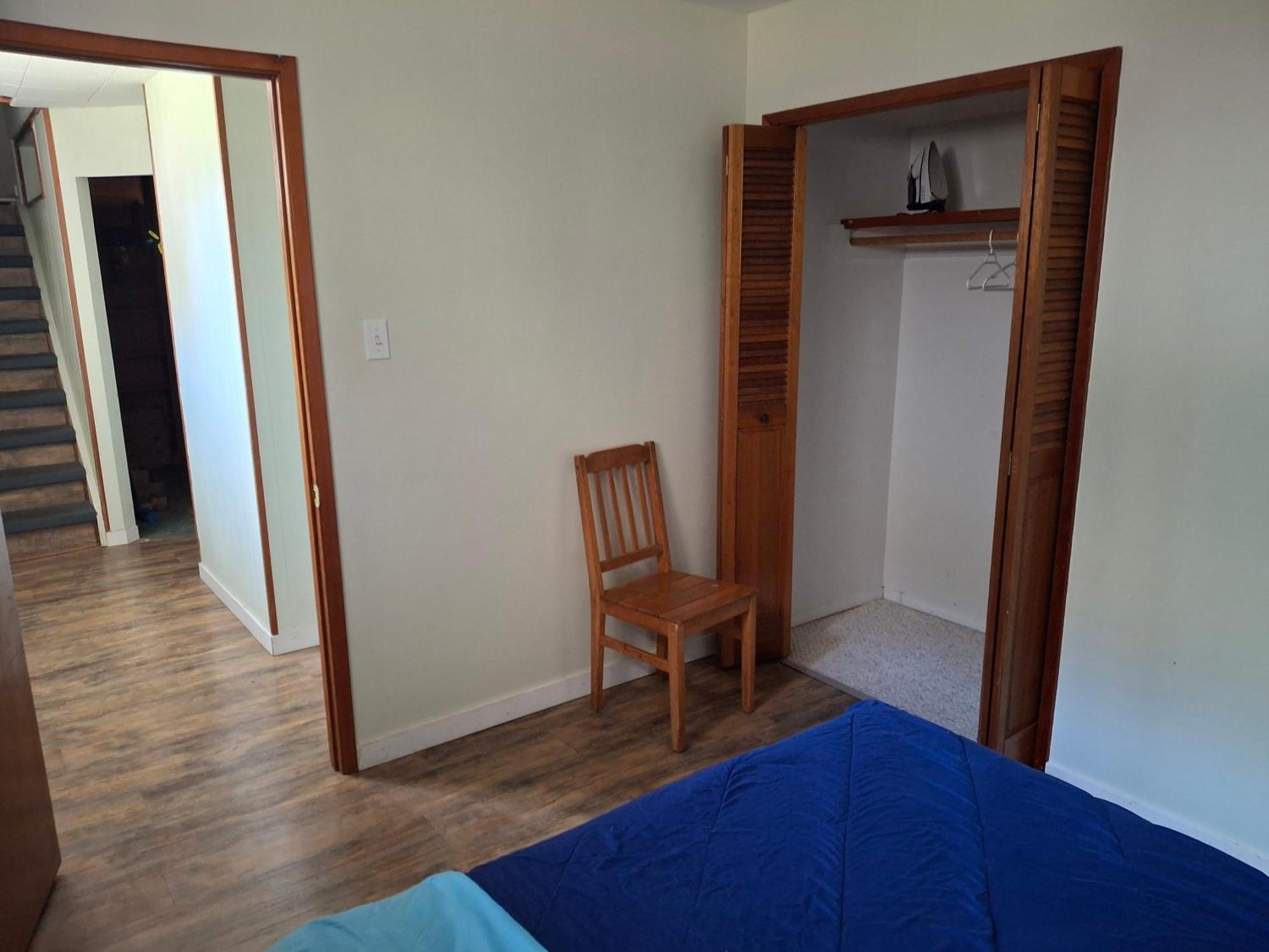 Two Bedroom Walkout Basement By Southgate Center Edmonton, Close To Lrt & U Of A! Apartment Edmonton